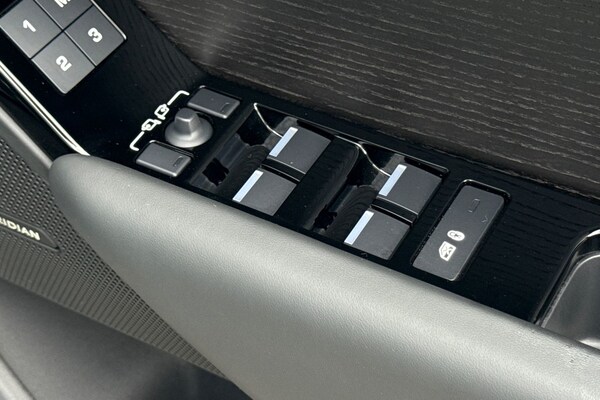 Used Land Rover Range Rover Velar 2024 for sale - 76220185: Photo 30