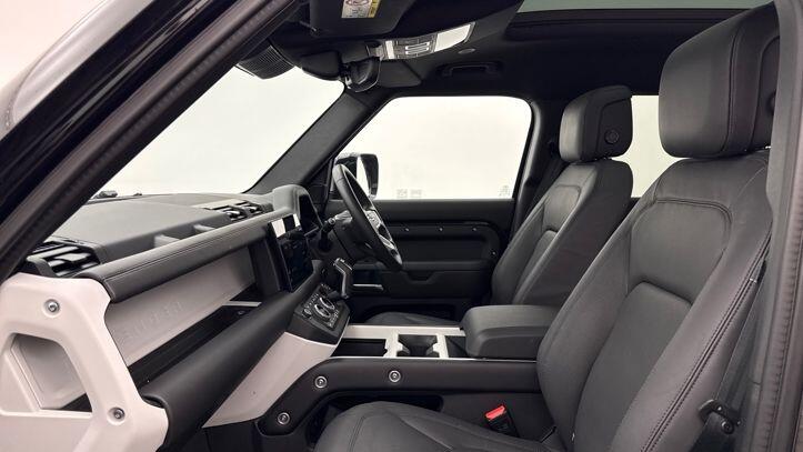 Used Land Rover Defender 2025 for sale - 77764490: Photo 3