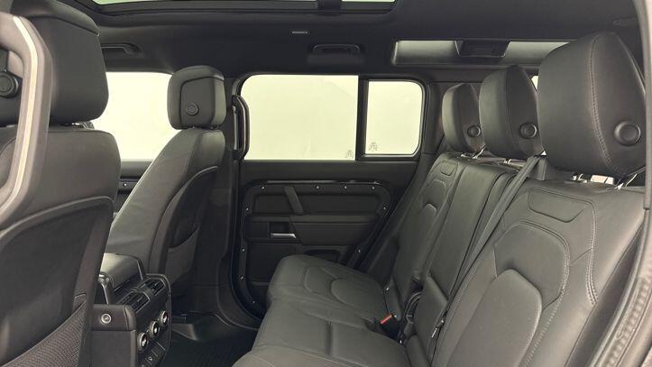 Used Land Rover Defender 2025 for sale - 77764490: Photo 4