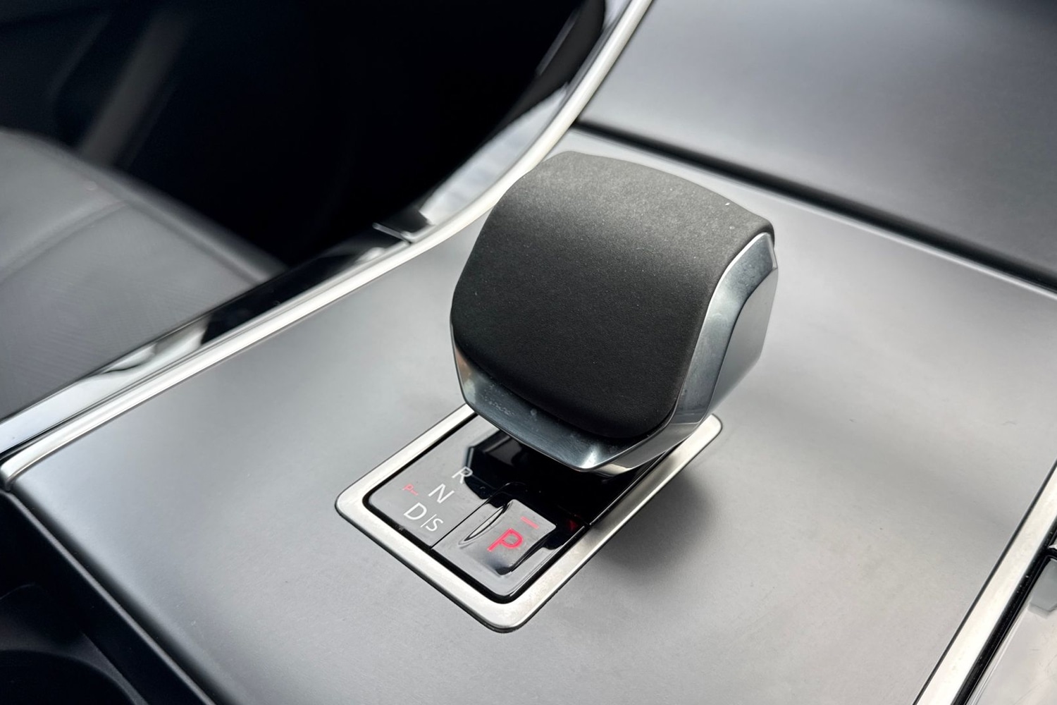 Used Land Rover Range Rover Velar 2024 for sale - 76670330: Photo 14