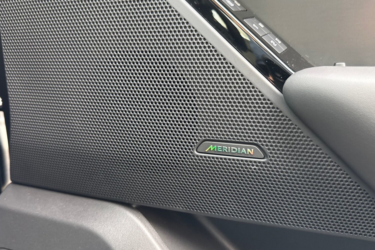 Used Land Rover Range Rover Velar 2024 for sale - 76670330: Photo 25