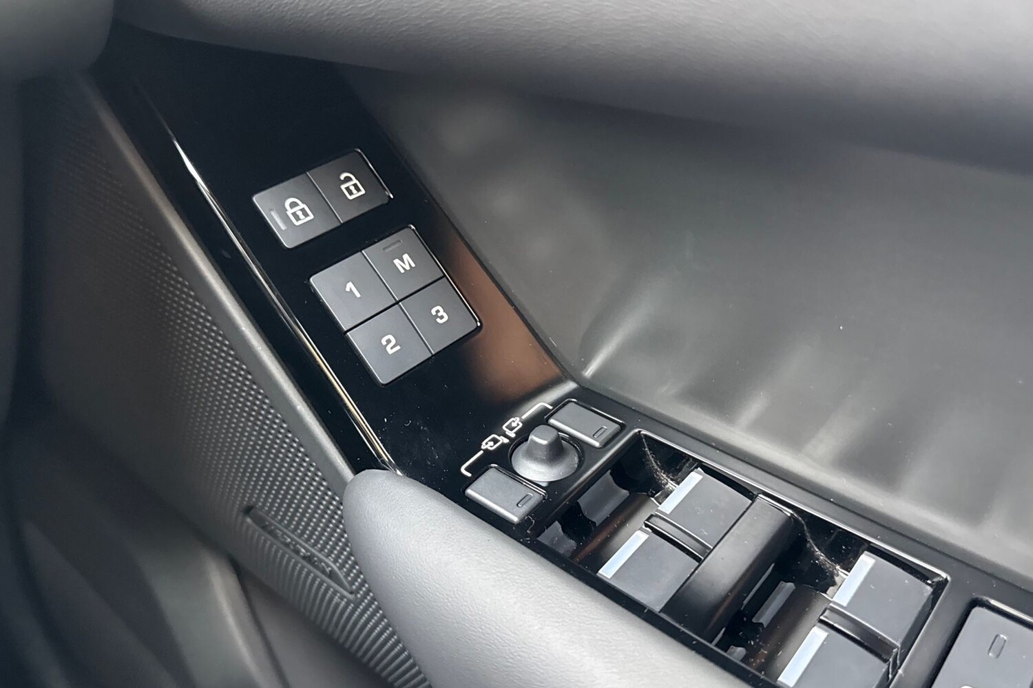 Used Land Rover Range Rover Velar 2024 for sale - 76670330: Photo 26