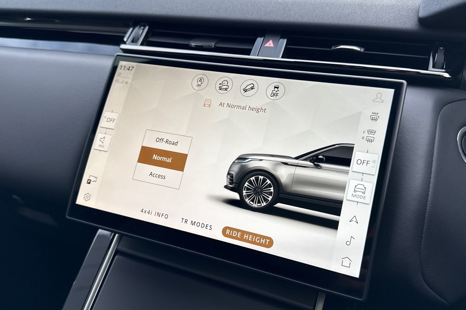 Used Land Rover Range Rover Velar 2024 for sale - 76670330: Photo 40