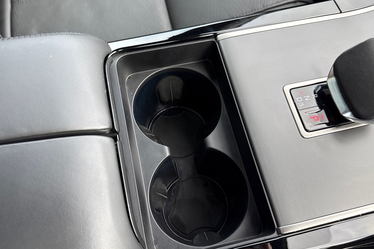 Used Land Rover Range Rover Velar 2024 for sale - 76670330: Photo 45