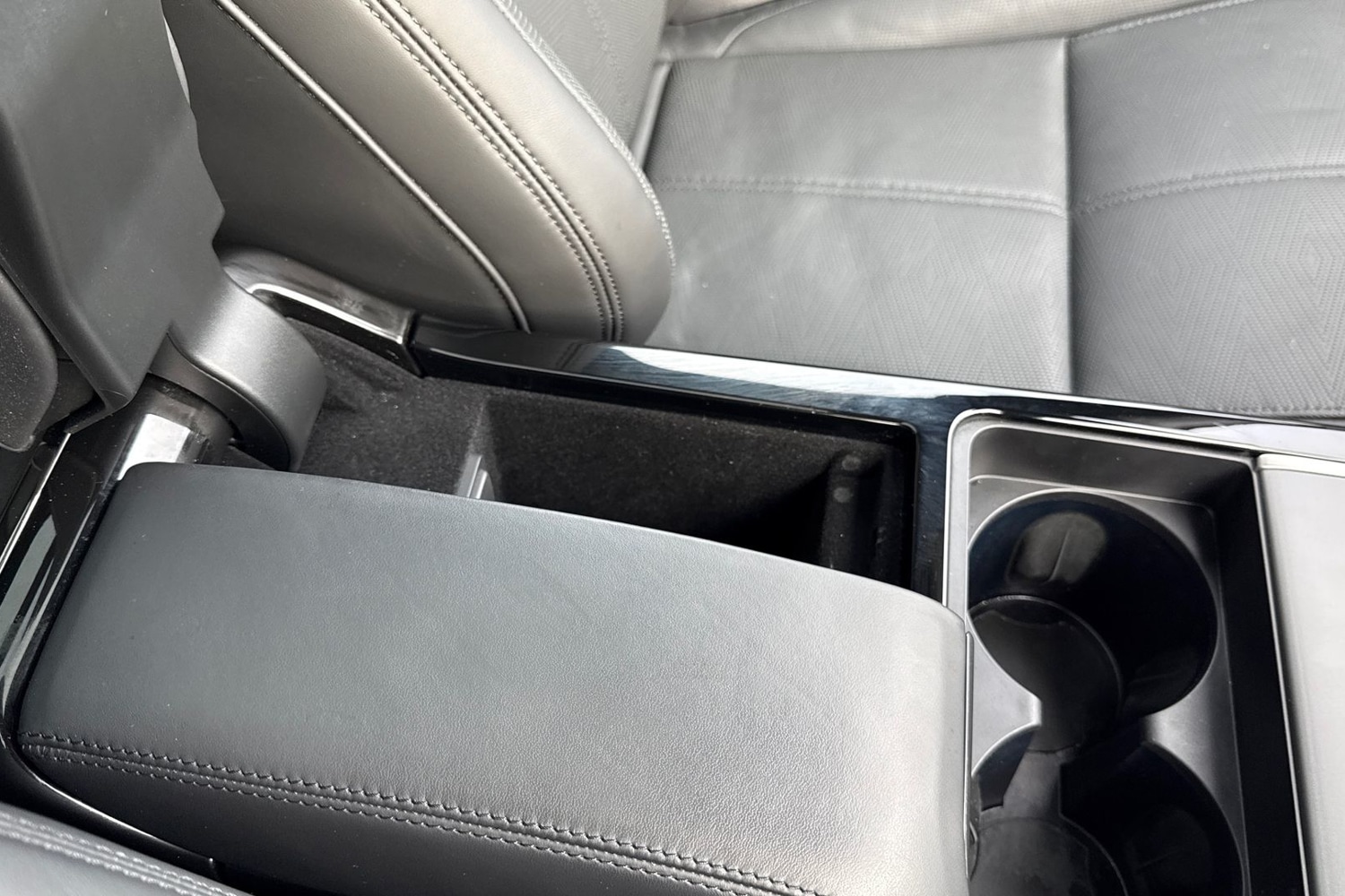 Used Land Rover Range Rover Velar 2024 for sale - 76670330: Photo 47