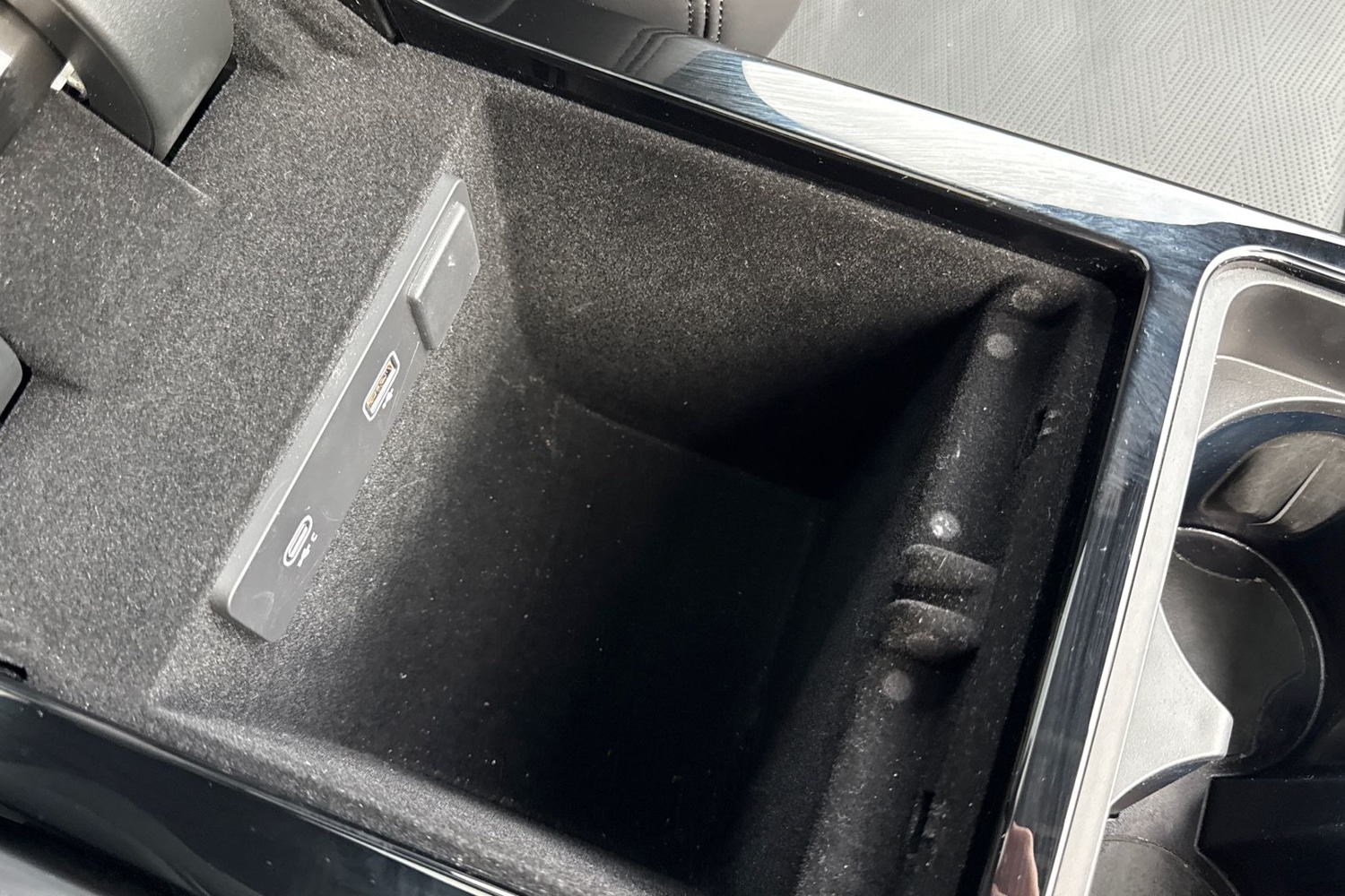 Used Land Rover Range Rover Velar 2024 for sale - 76670330: Photo 48