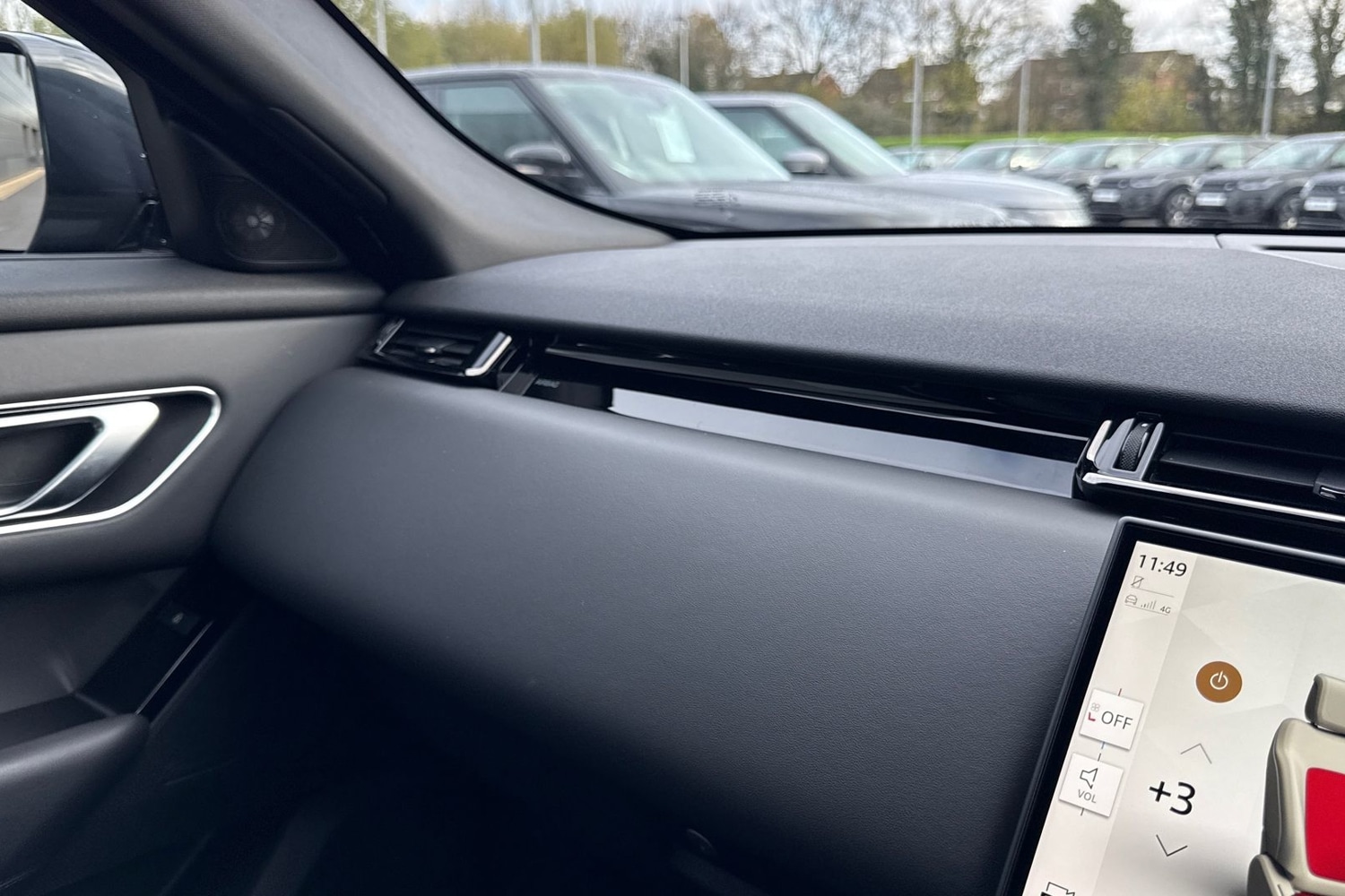 Used Land Rover Range Rover Velar 2024 for sale - 76670330: Photo 50