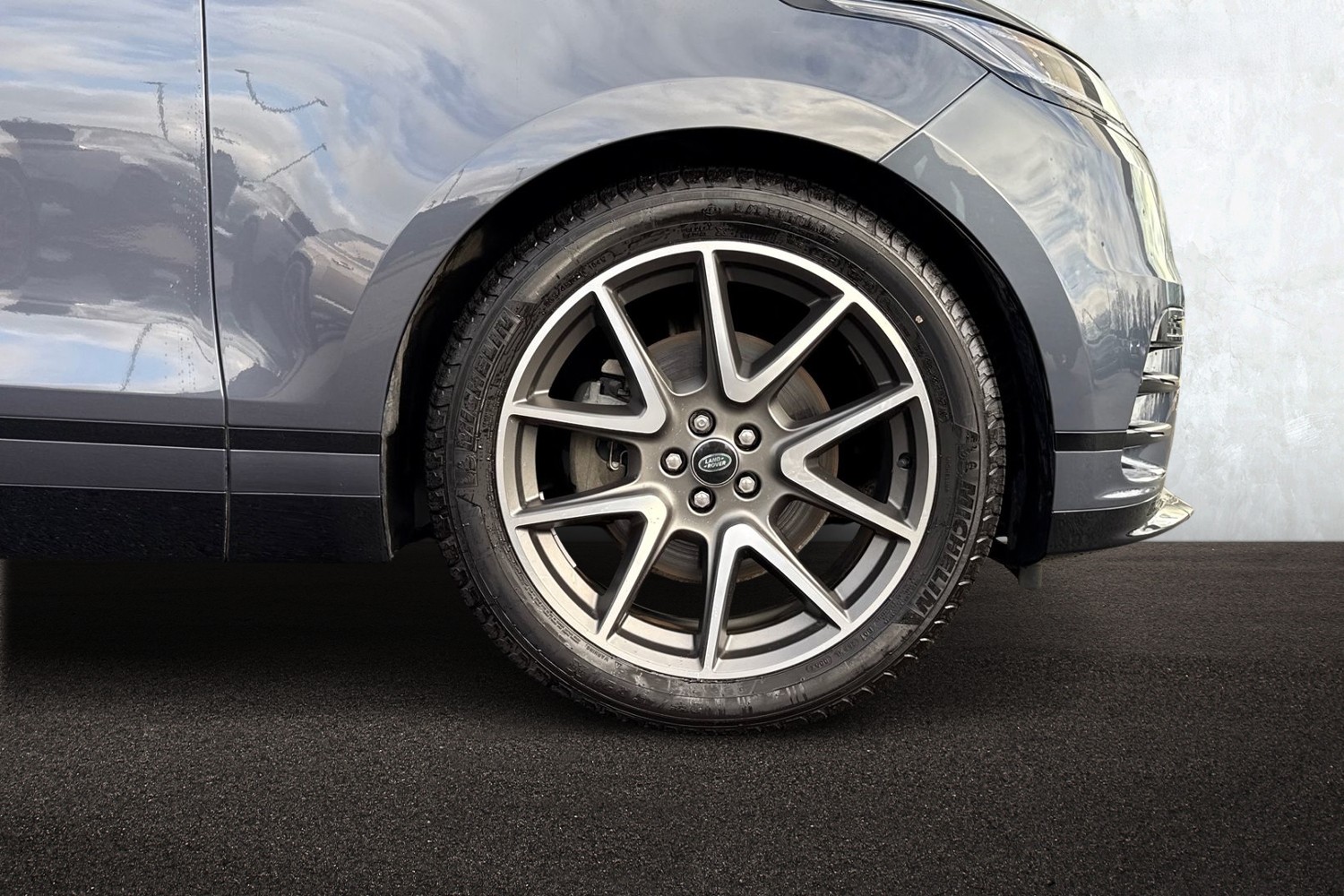 Used Land Rover Range Rover Velar 2024 for sale - 76670330: Photo 9