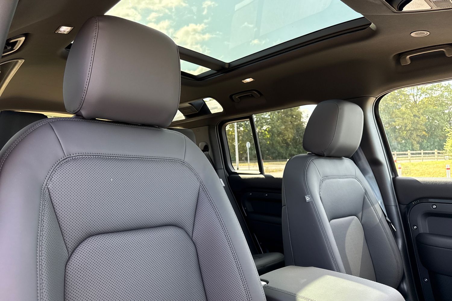 Used Land Rover Defender 110 2026 for sale - 77165864: Photo 10