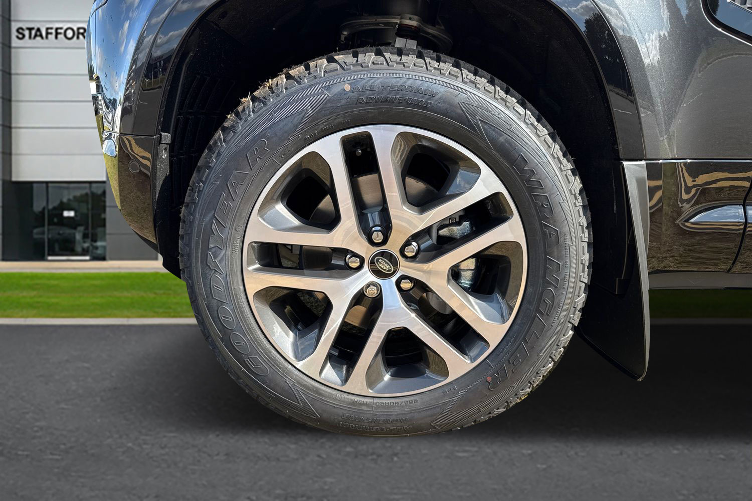 Used Land Rover Defender 110 2026 for sale - 77165864: Photo 8