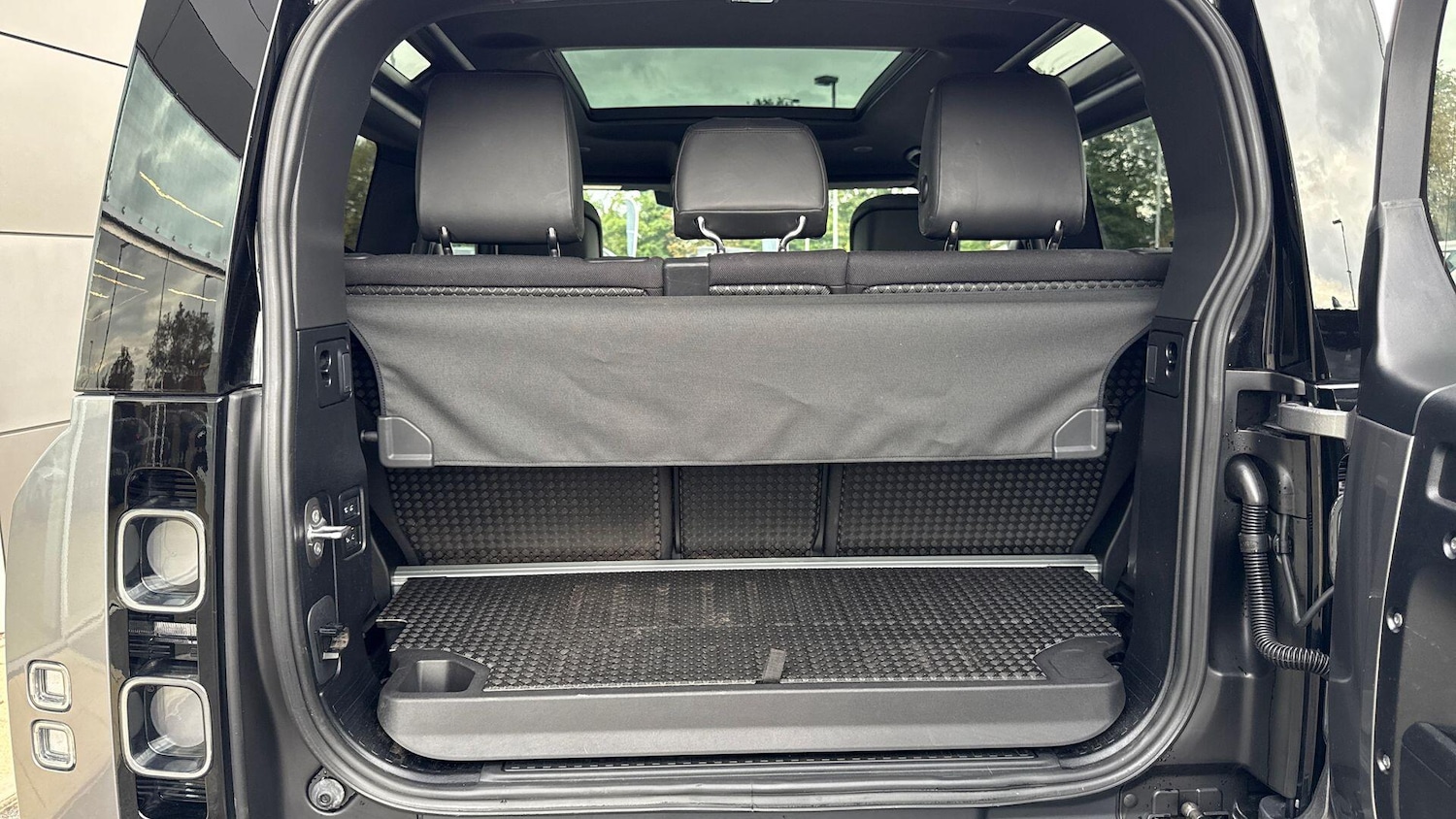 Used Land Rover Defender 90 2024 for sale - 76985249: Photo 11