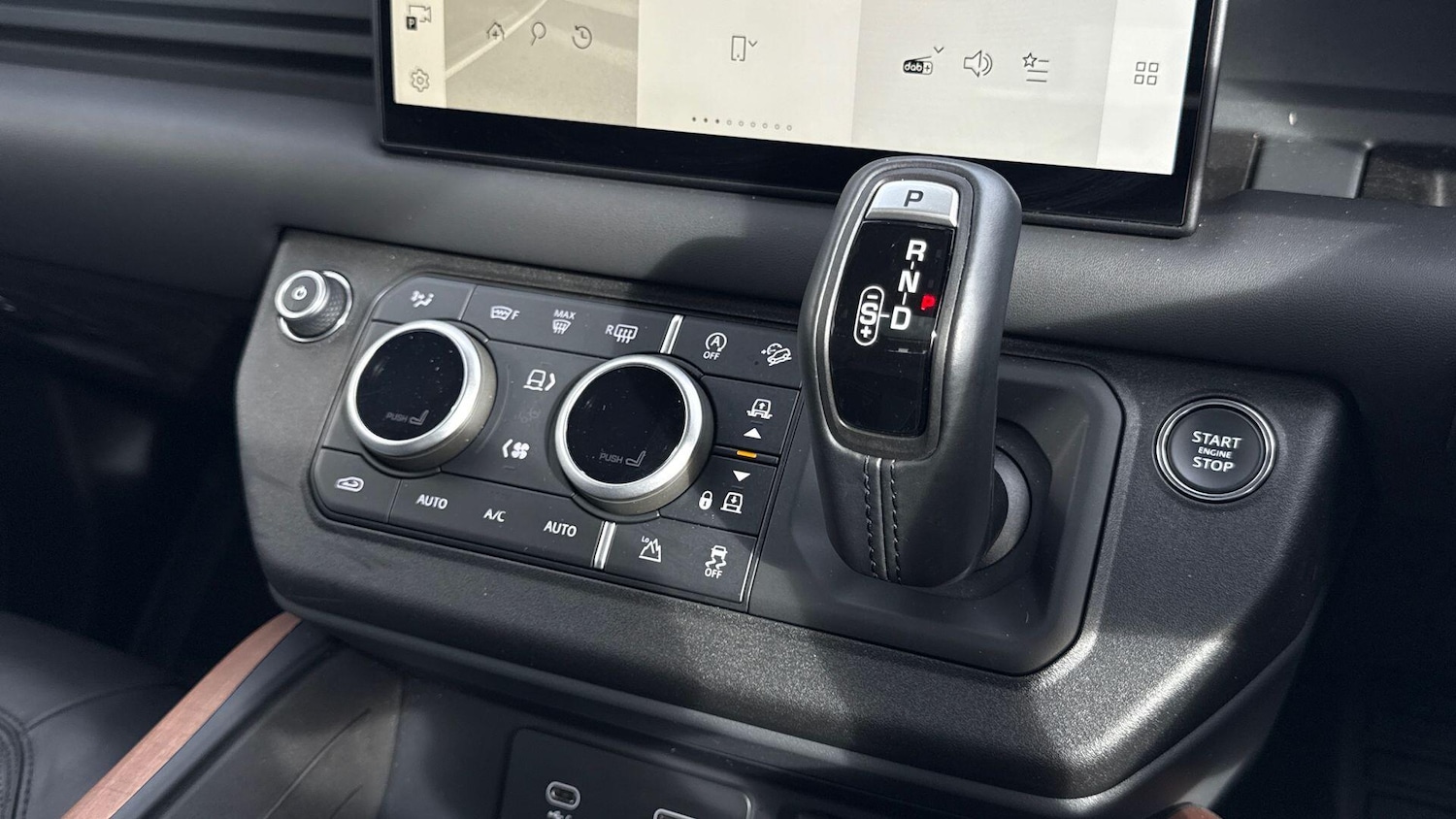 Used Land Rover Defender 90 2024 for sale - 76985249: Photo 14