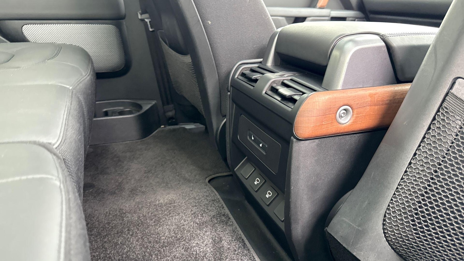 Used Land Rover Defender 90 2024 for sale - 76985249: Photo 19