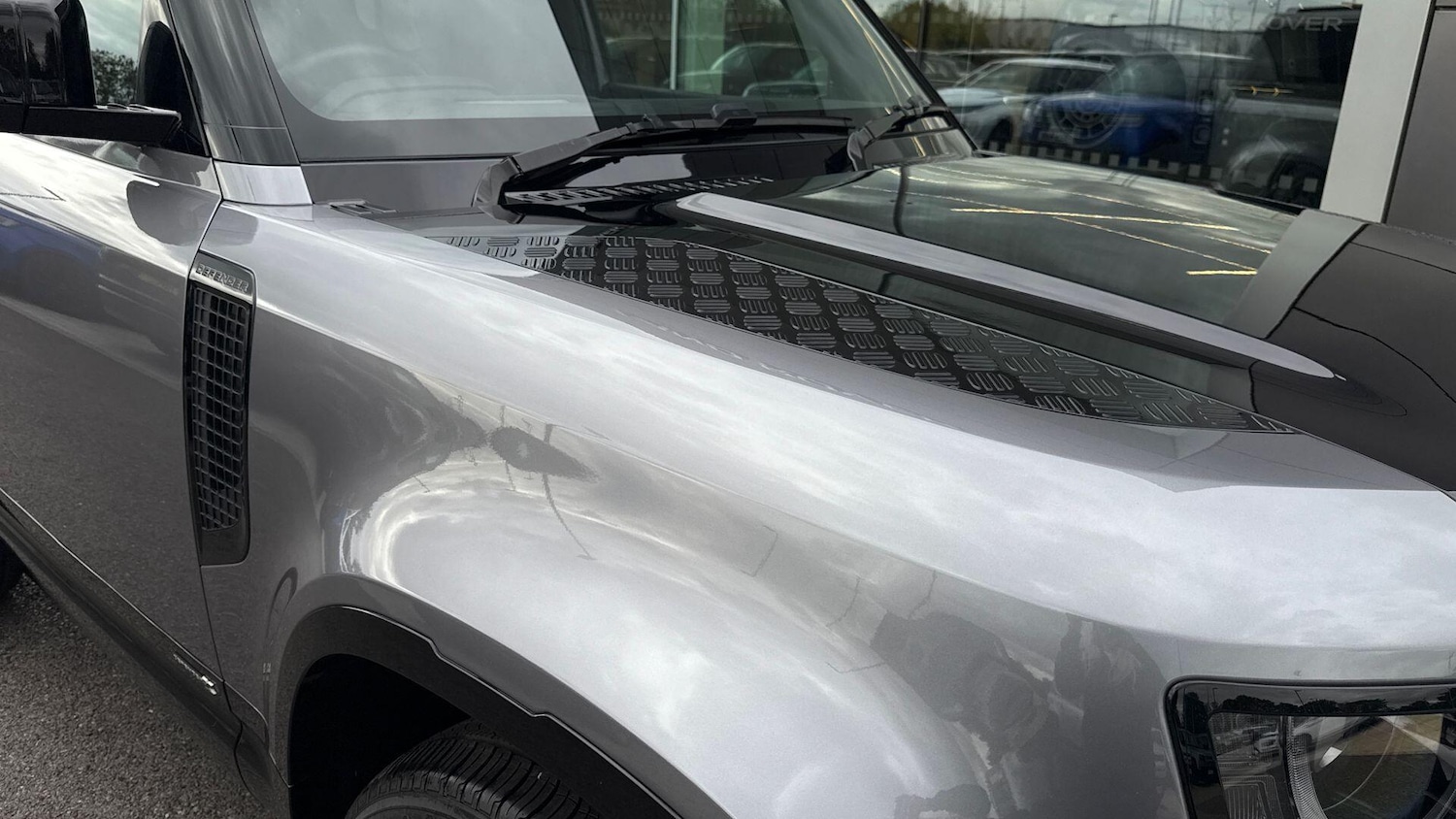 Used Land Rover Defender 90 2024 for sale - 76985249: Photo 21