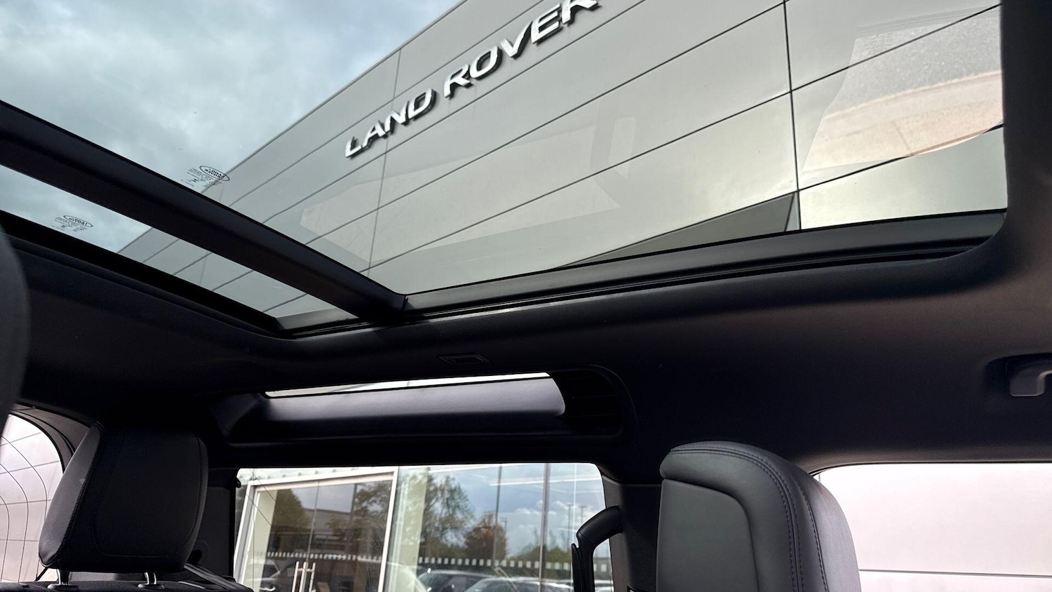 Used Land Rover Defender 90 2024 for sale - 76985249: Photo 22