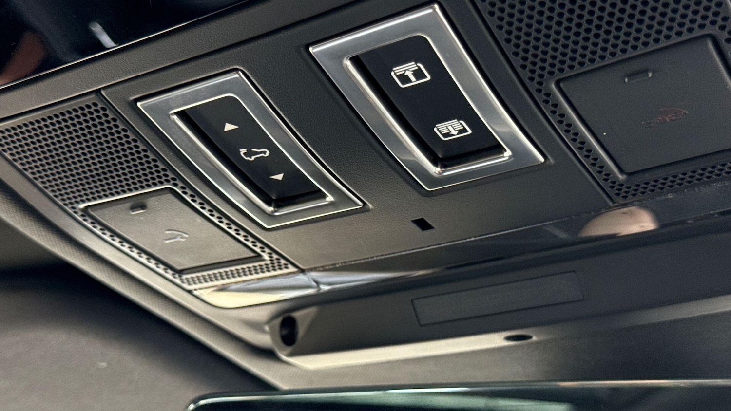 Used Land Rover Defender 90 2024 for sale - 76985249: Photo 24