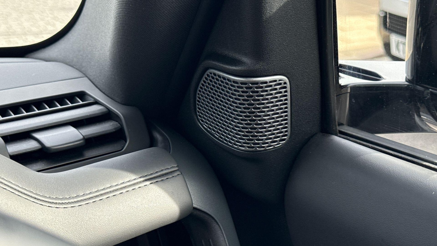 Used Land Rover Defender 90 2024 for sale - 76985249: Photo 25