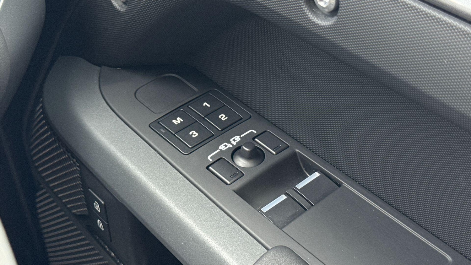 Used Land Rover Defender 90 2024 for sale - 76985249: Photo 26