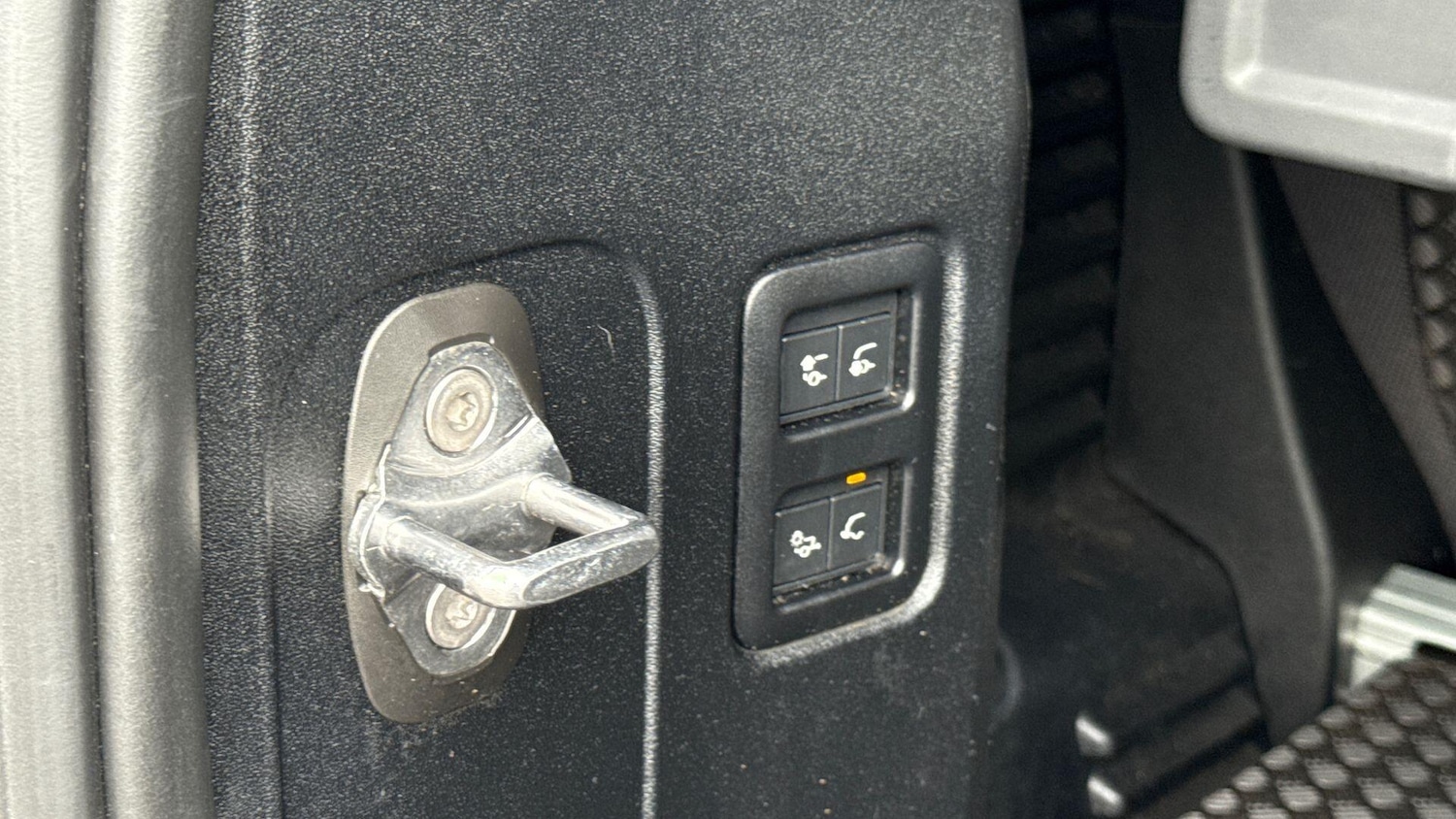 Used Land Rover Defender 90 2024 for sale - 76985249: Photo 28
