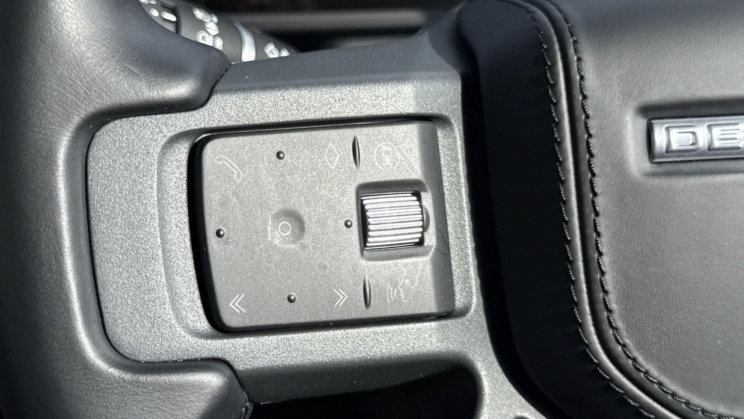 Used Land Rover Defender 90 2024 for sale - 76985249: Photo 31