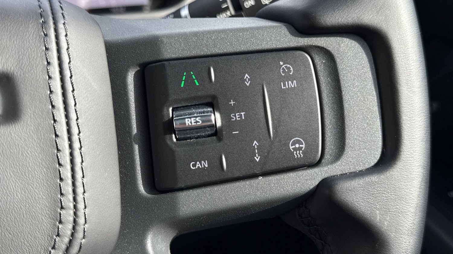 Used Land Rover Defender 90 2024 for sale - 76985249: Photo 32