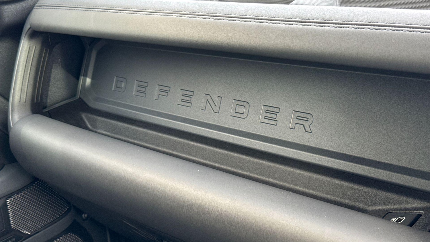 Used Land Rover Defender 90 2024 for sale - 76985249: Photo 34