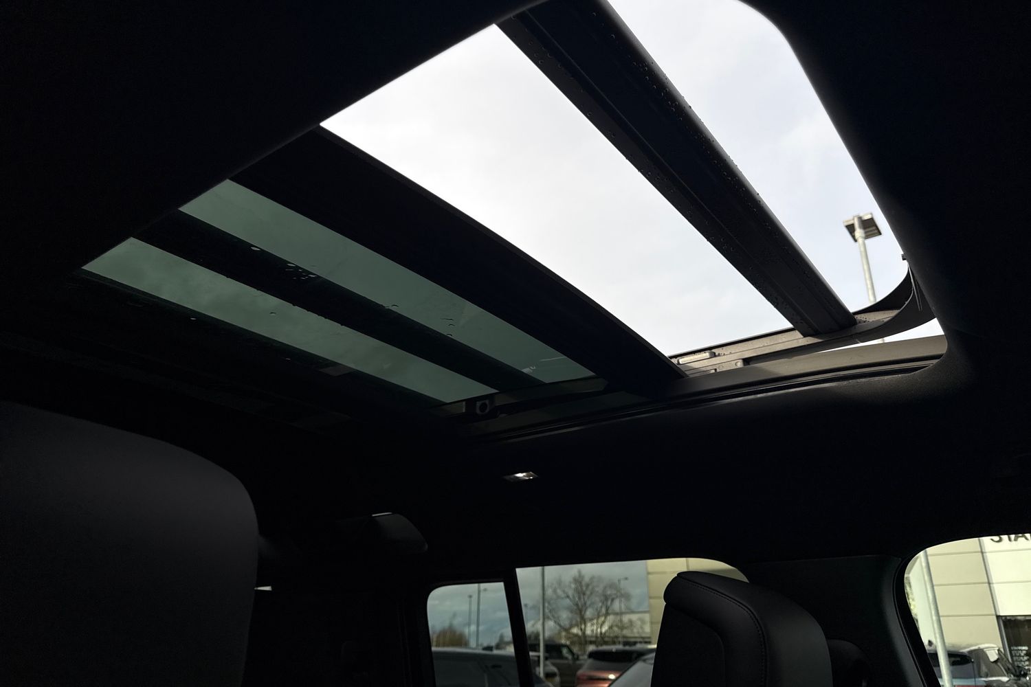 Used Land Rover Defender 110 2026 for sale - 77187300: Photo 28