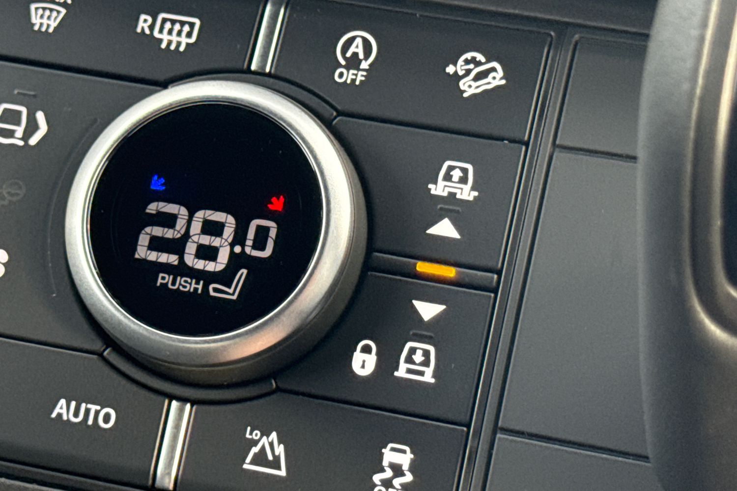 Used Land Rover Defender 110 2026 for sale - 77187300: Photo 39