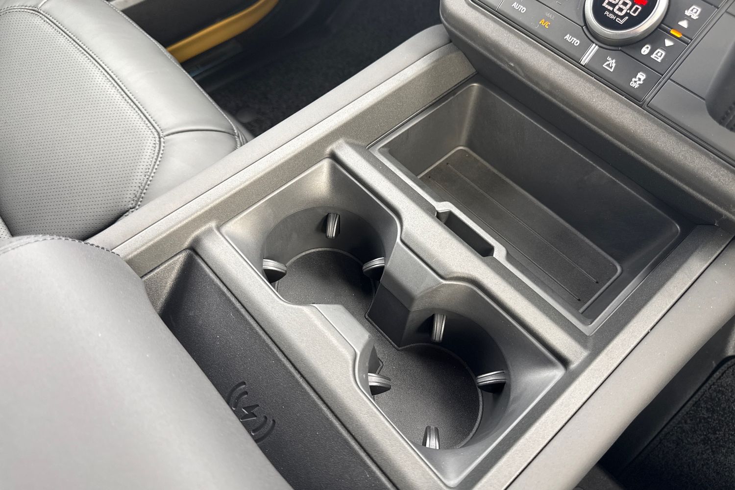 Used Land Rover Defender 110 2026 for sale - 77187300: Photo 41