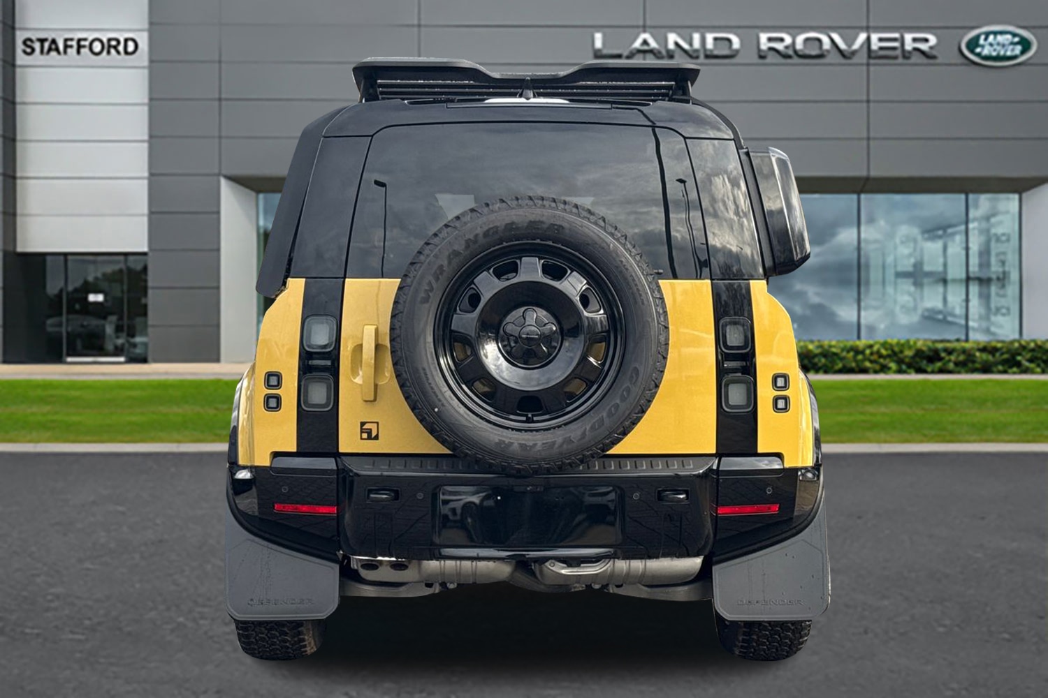 Used Land Rover Defender 110 2026 for sale - 77187300: Photo 6