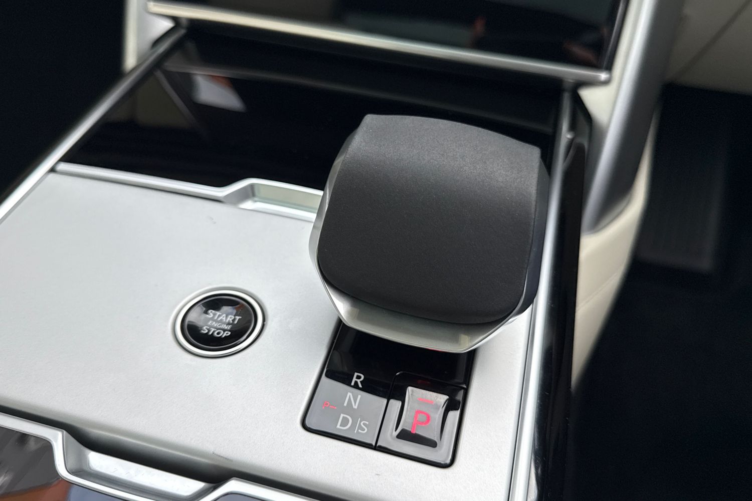 Used Land Rover Range Rover 2025 for sale - 76330801: Photo 16