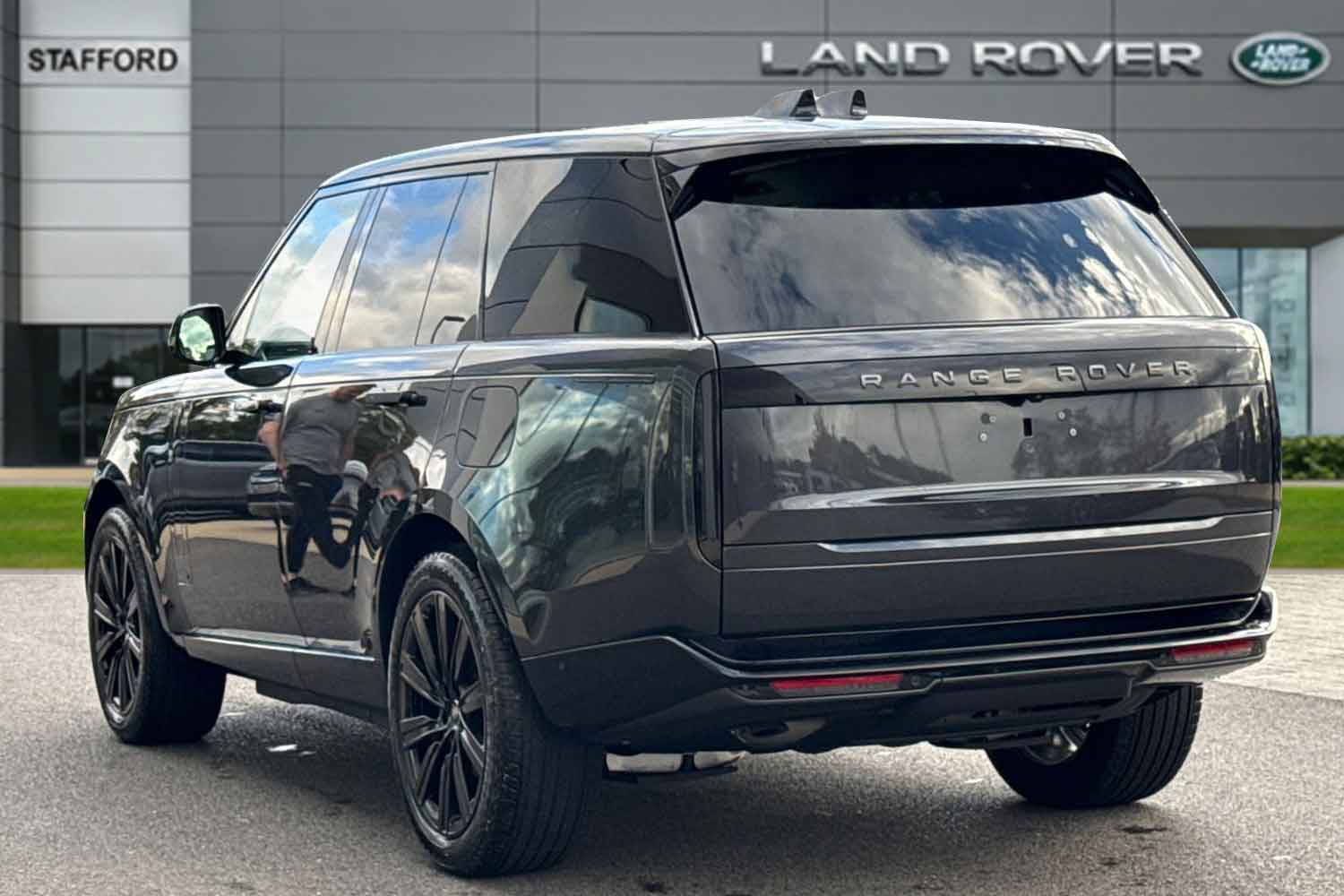 Used Land Rover Range Rover 2025 for sale - 76330801: Photo 2