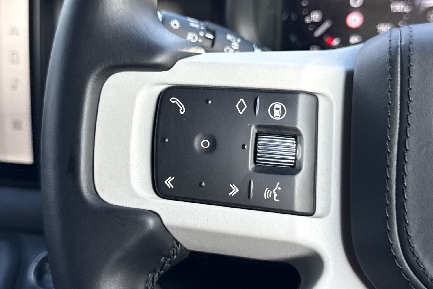 Used Land Rover Defender 110 2025 for sale - 78107537: Photo 34