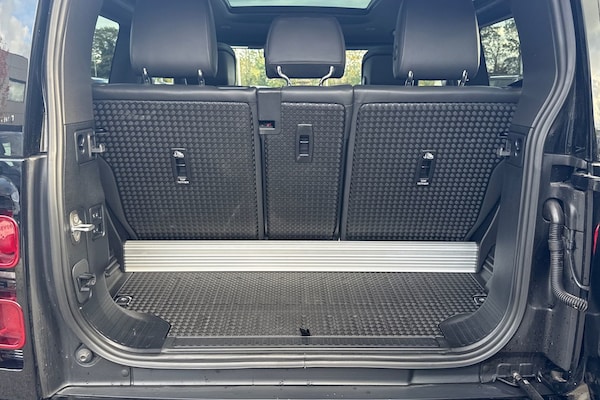 Used Land Rover Defender 90 2023 for sale - 76330797: Photo 11