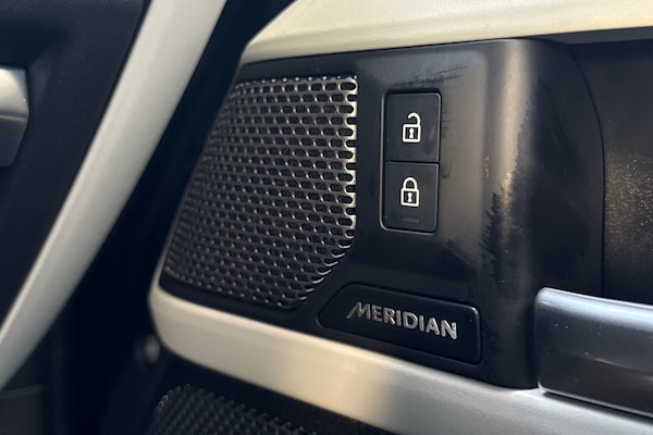 Used Land Rover Defender 90 2023 for sale - 76330797: Photo 25