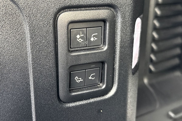 Used Land Rover Defender 90 2023 for sale - 76330797: Photo 34