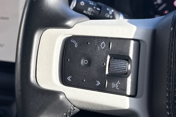 Used Land Rover Defender 90 2023 for sale - 76330797: Photo 41