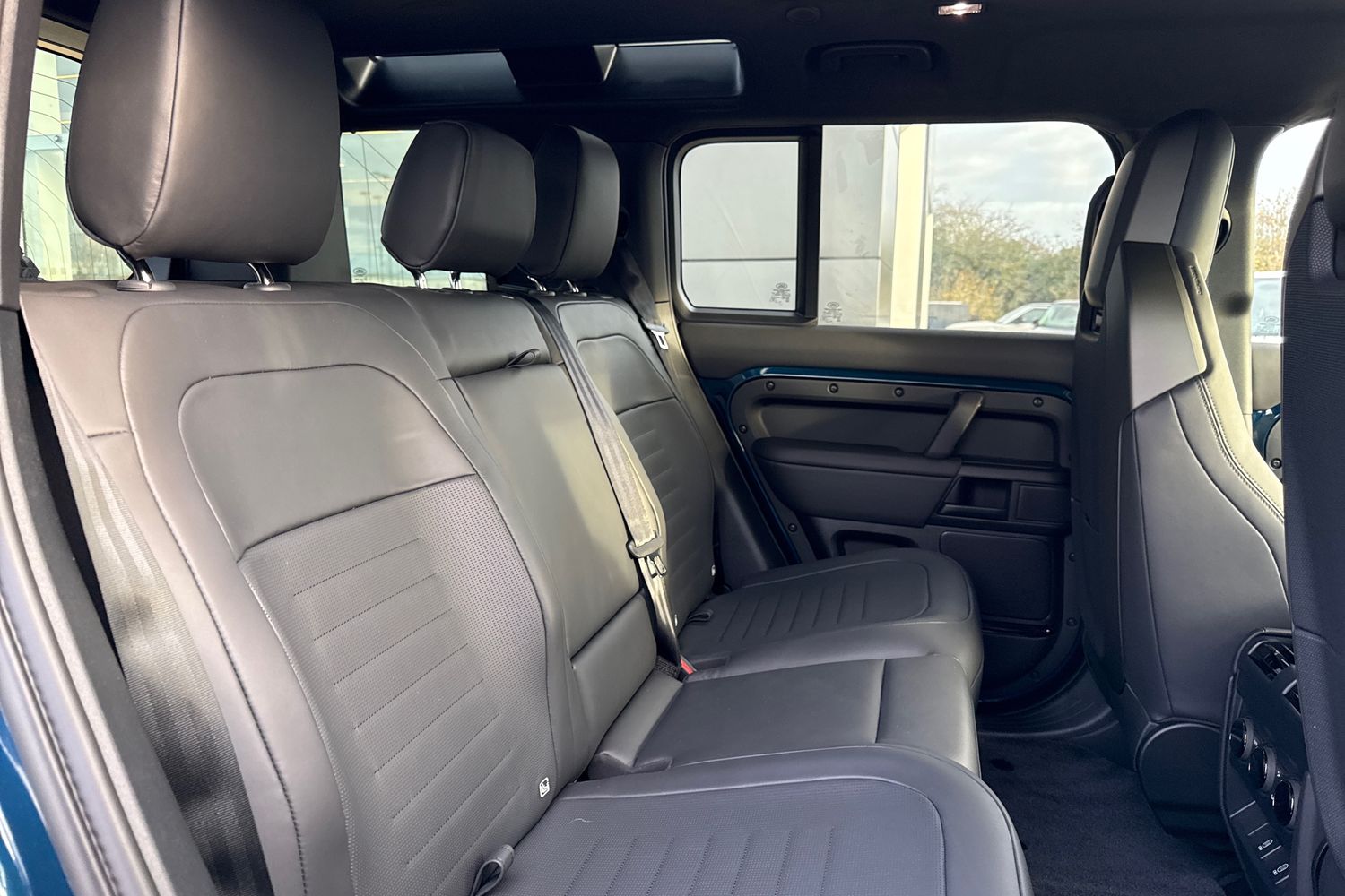 Used Land Rover Defender 110 2025 for sale - 76590427: Photo 12