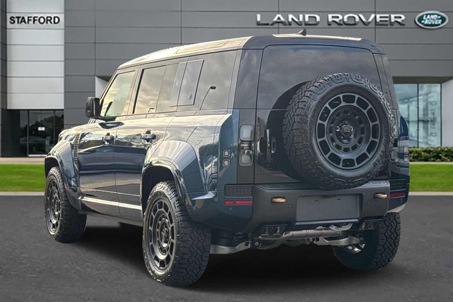 Used Land Rover Defender 110 2025 for sale - 76590427: Photo 2