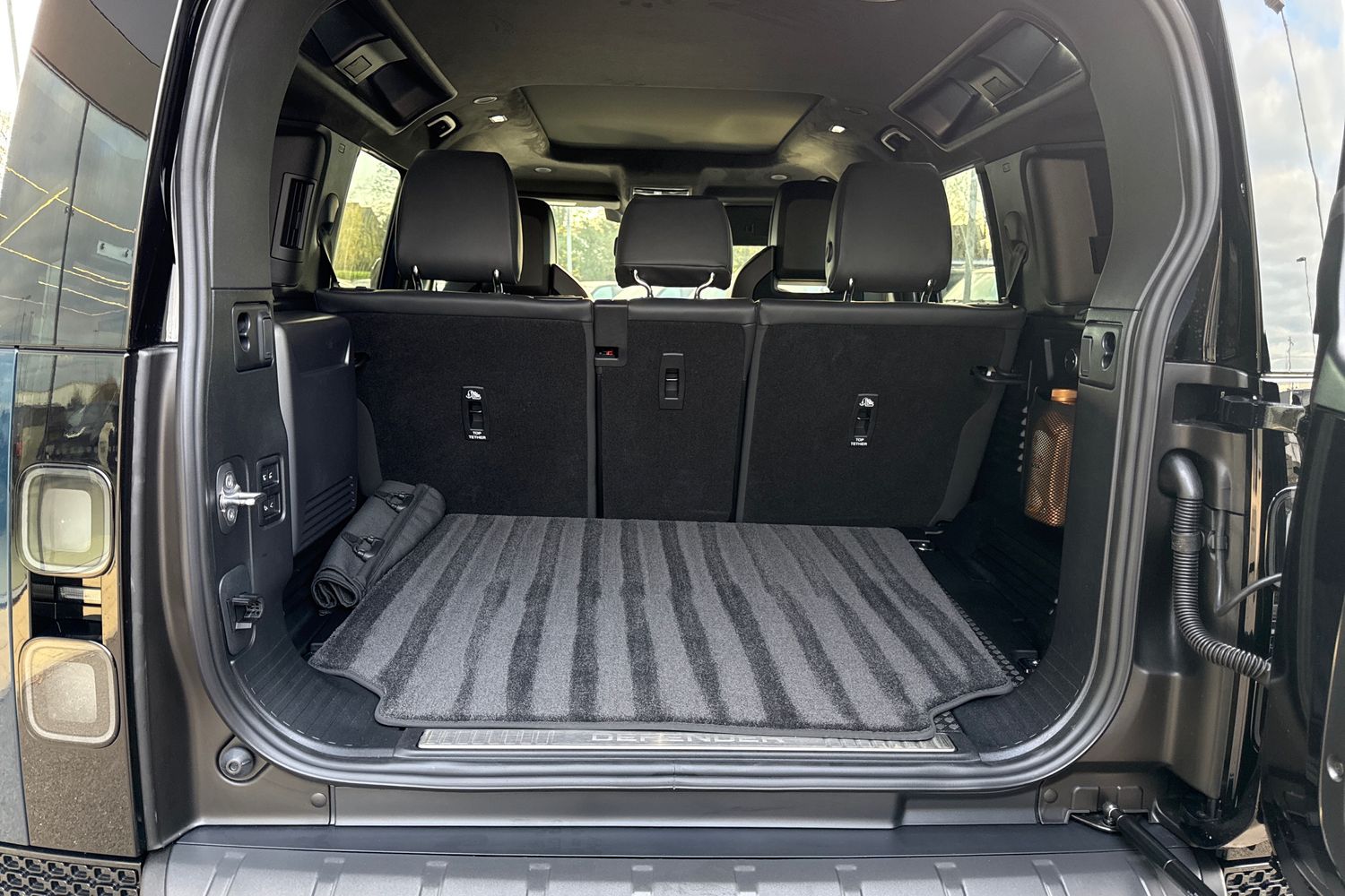 Used Land Rover Defender 110 2025 for sale - 76590427: Photo 24