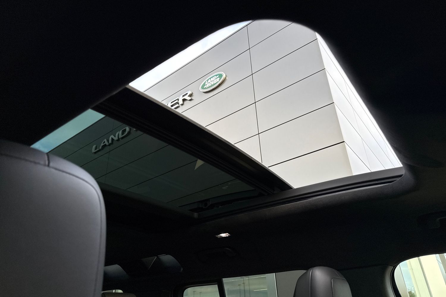 Used Land Rover Defender 110 2025 for sale - 76590427: Photo 32