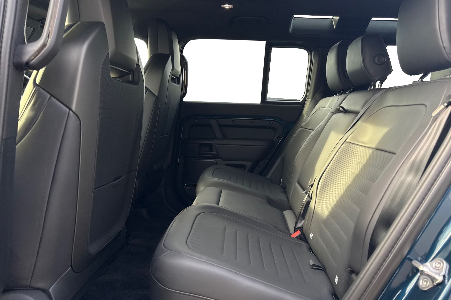 Used Land Rover Defender 110 2025 for sale - 76590427: Photo 4