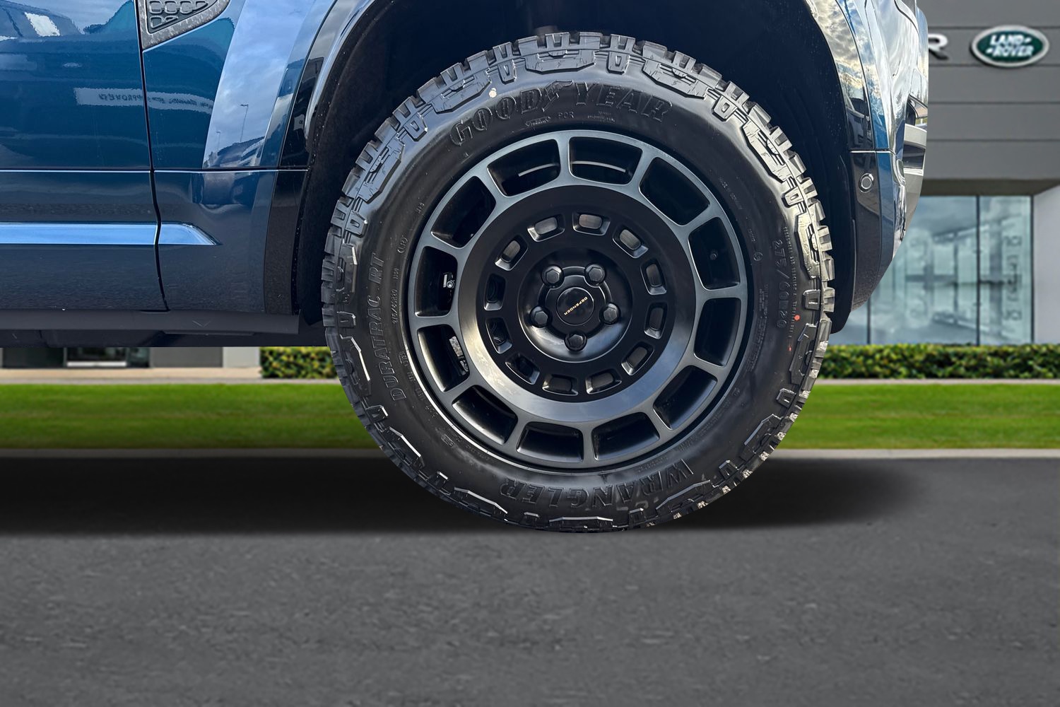 Used Land Rover Defender 110 2025 for sale - 76590427: Photo 8