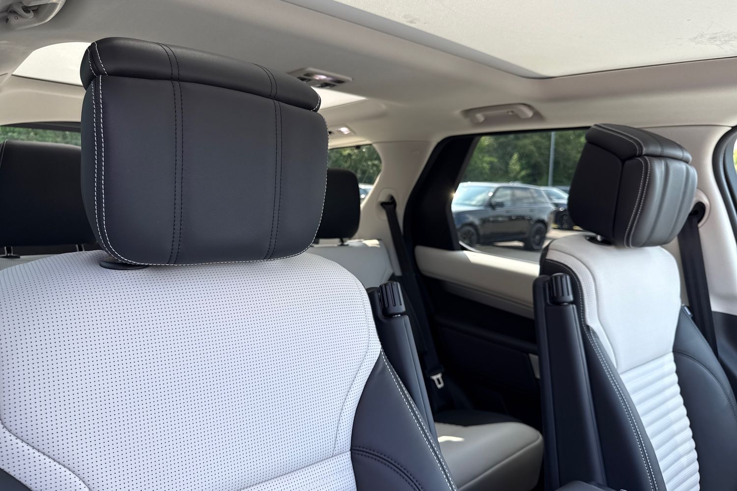 Used Land Rover Discovery 2026 for sale - 77436063: Photo 10