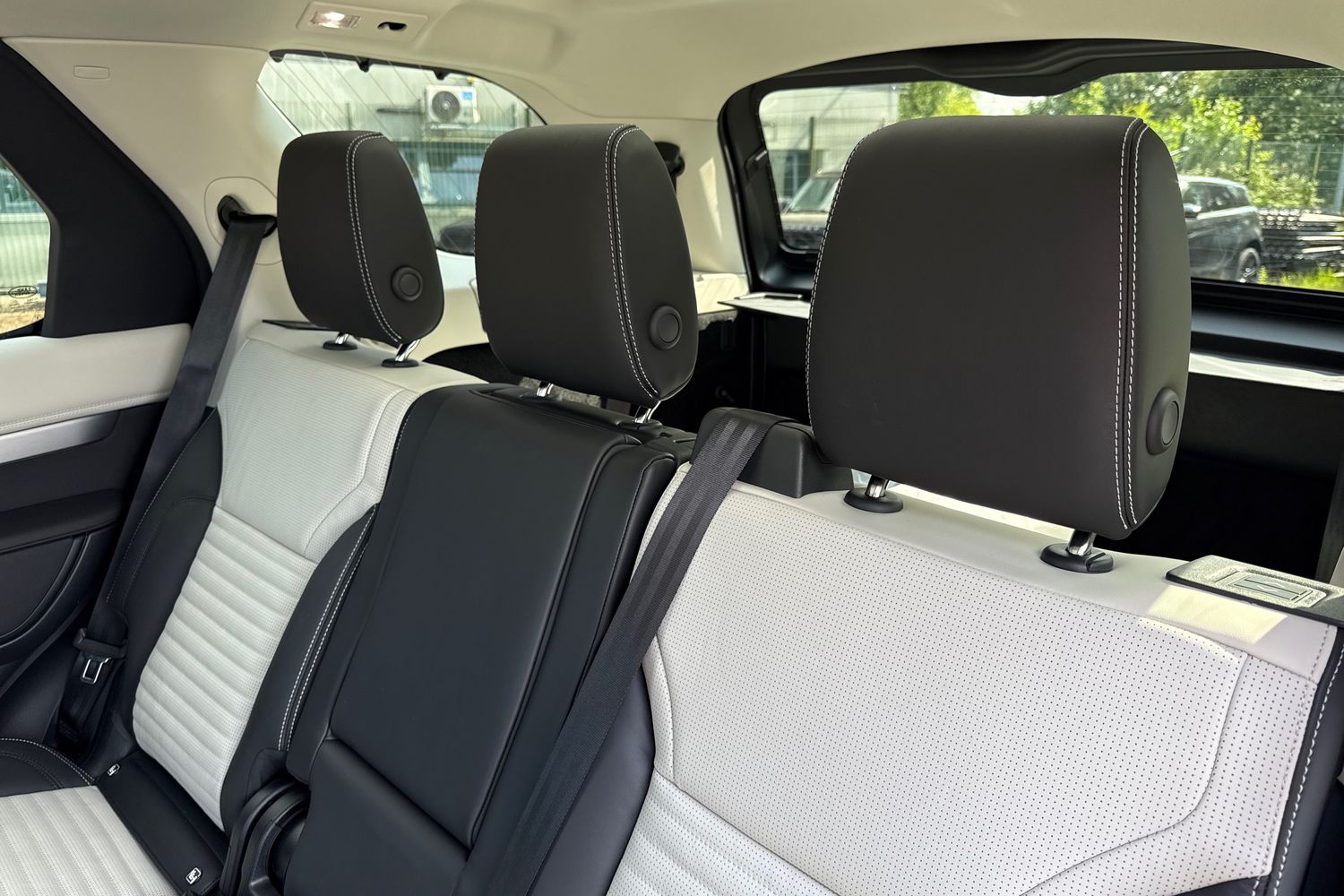 Used Land Rover Discovery 2026 for sale - 77436063: Photo 13