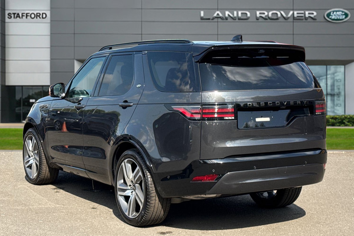 Used Land Rover Discovery 2026 for sale - 77436063: Photo 2