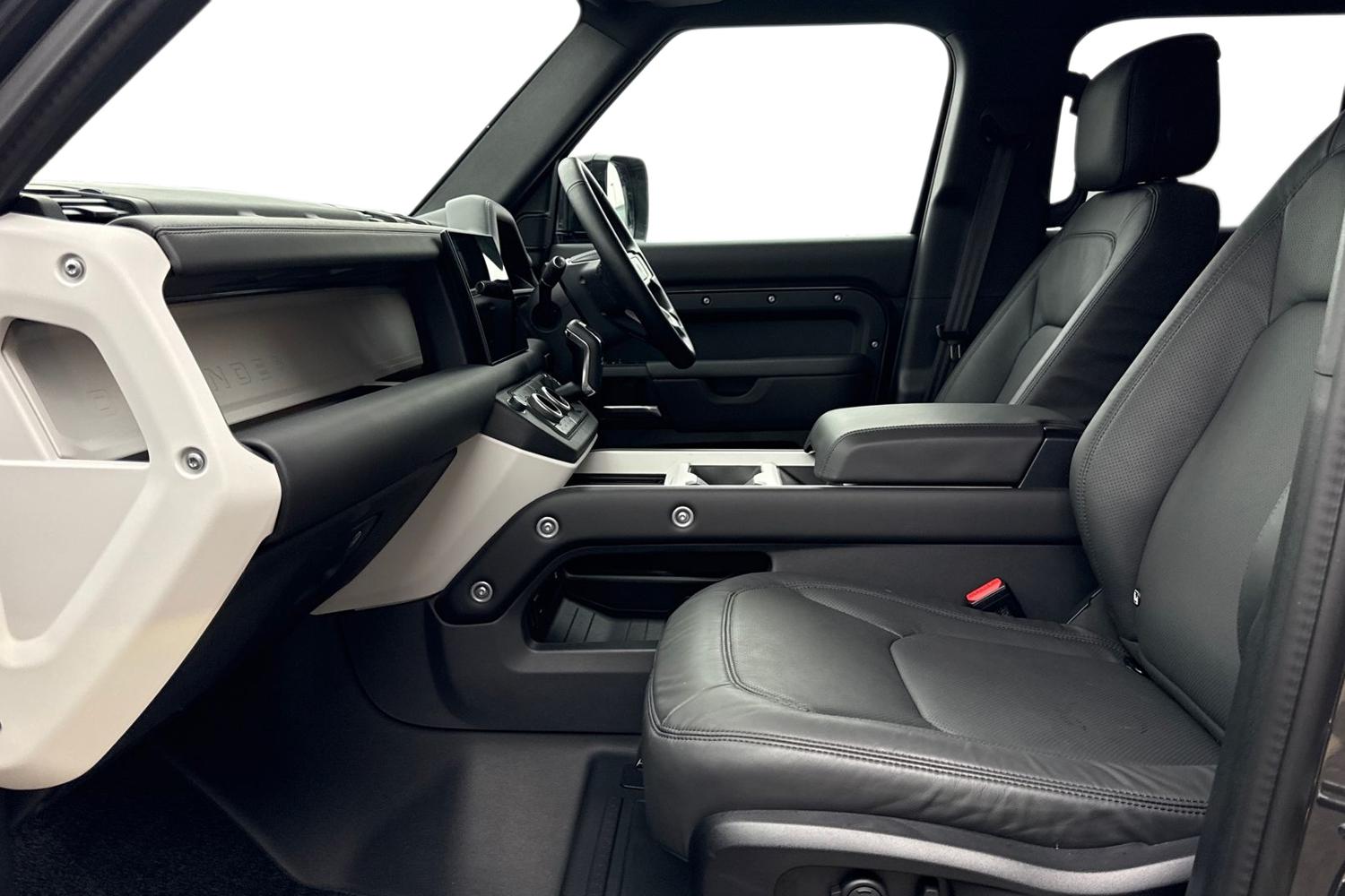 Used Land Rover Defender 2025 for sale - 77374303: Photo 3