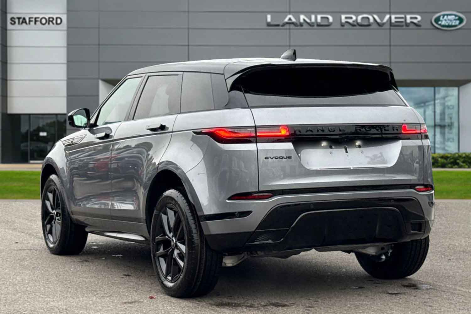 Used Land Rover Range Rover Evoque 2025 for sale - 76272476: Photo 2