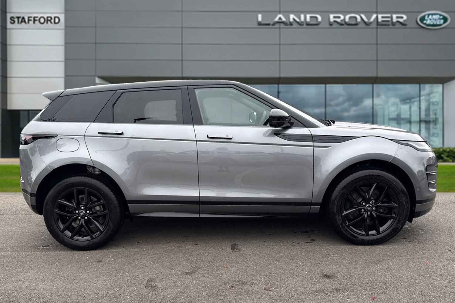 Used Land Rover Range Rover Evoque 2025 for sale - 76272476: Photo 5