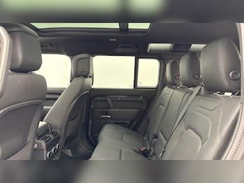 Used Land Rover Defender 110 2025 for sale - 78789732: Photo